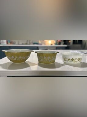 Set of 3 Pyrex nesting bowls "Spring Blossom Green" | "Crazy Daisy”pattern